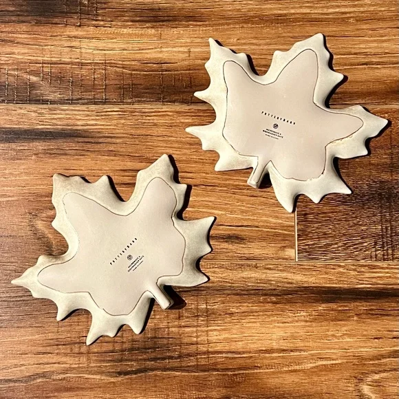 Pottery Barn Ridge Maple Leaf Stoneware Appetizer
Plates - set of 2 - Picture 7 of 8